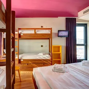 https://meininger-hotel-frankfurt-main-airport.frankfurtammainhotels.com